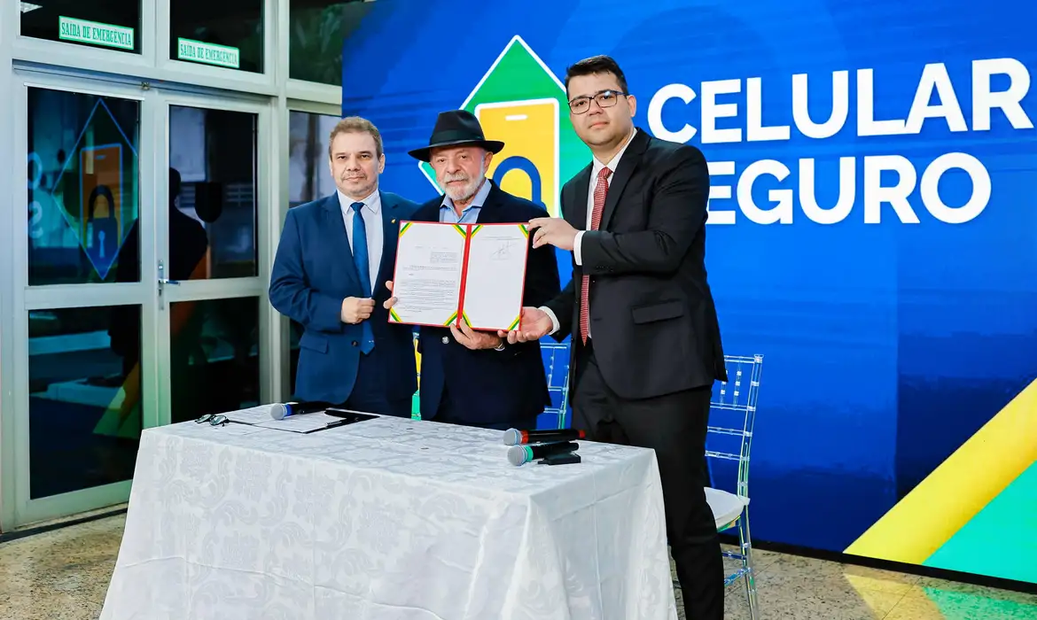 Lula em cerimônia de lançamento do Banco Nacional de Celulares com Restrição