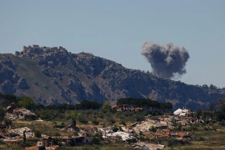 Israel e Líbano anunciam cessar-fogo; Hezbollah diz que resistência 'permanece firme'