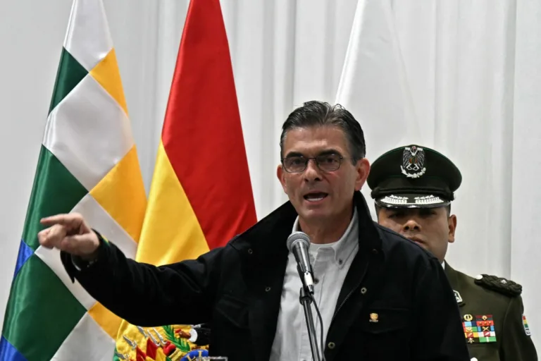 Rodrigo Paz promulga lei que autoriza Exército a reprimir protestos na Bolívia