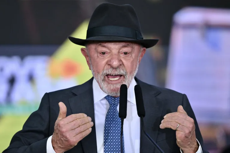 Lula critica protecionismo e 'políticas pró-bilionários' em discurso no G7