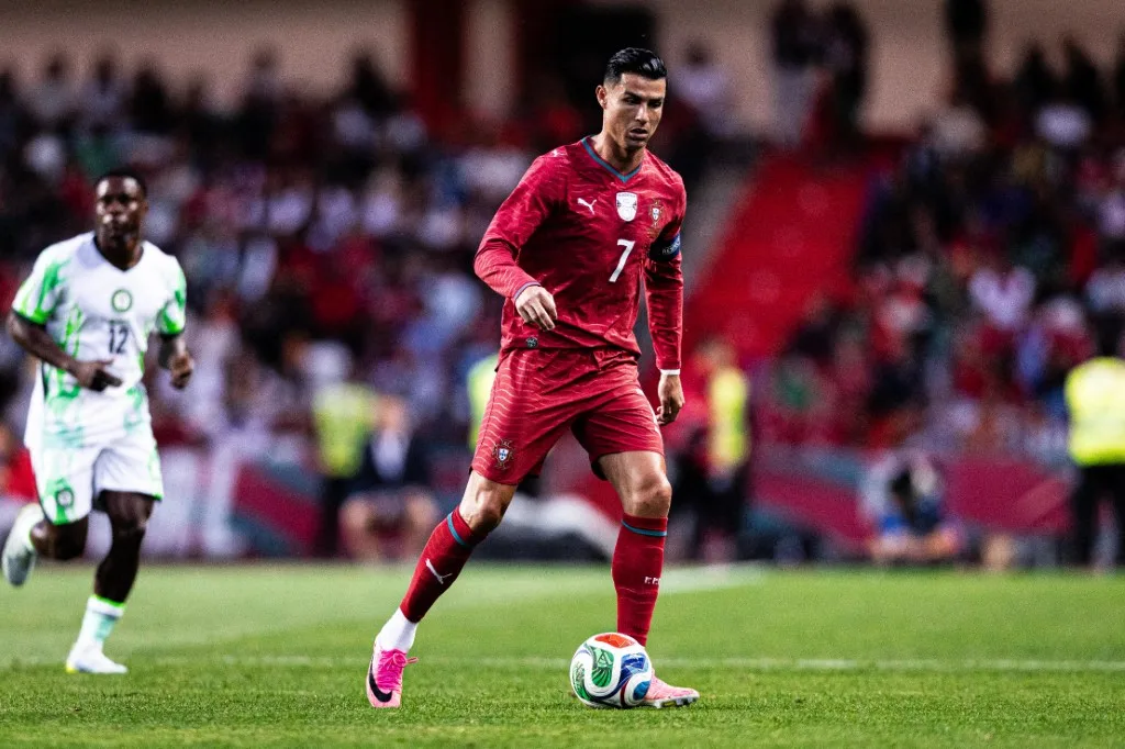 O astro português Cristiano Ronaldo entra em campo nesta quarta-feira (17) contra a República Democrática do Congo