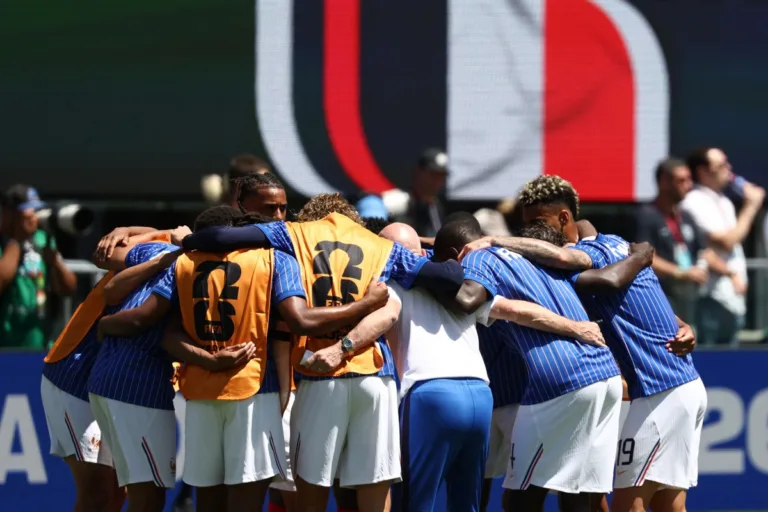 França se prepara para enfrentar o Senegal nesta terça-feira (16)