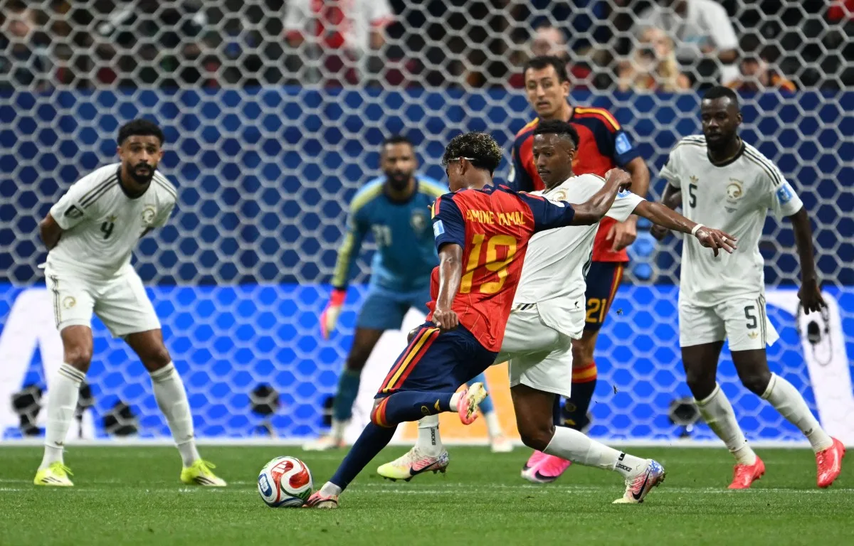 Com estreia de Lamine Yamal como titular, Espanha goleia Arábia Saudita por 4×0