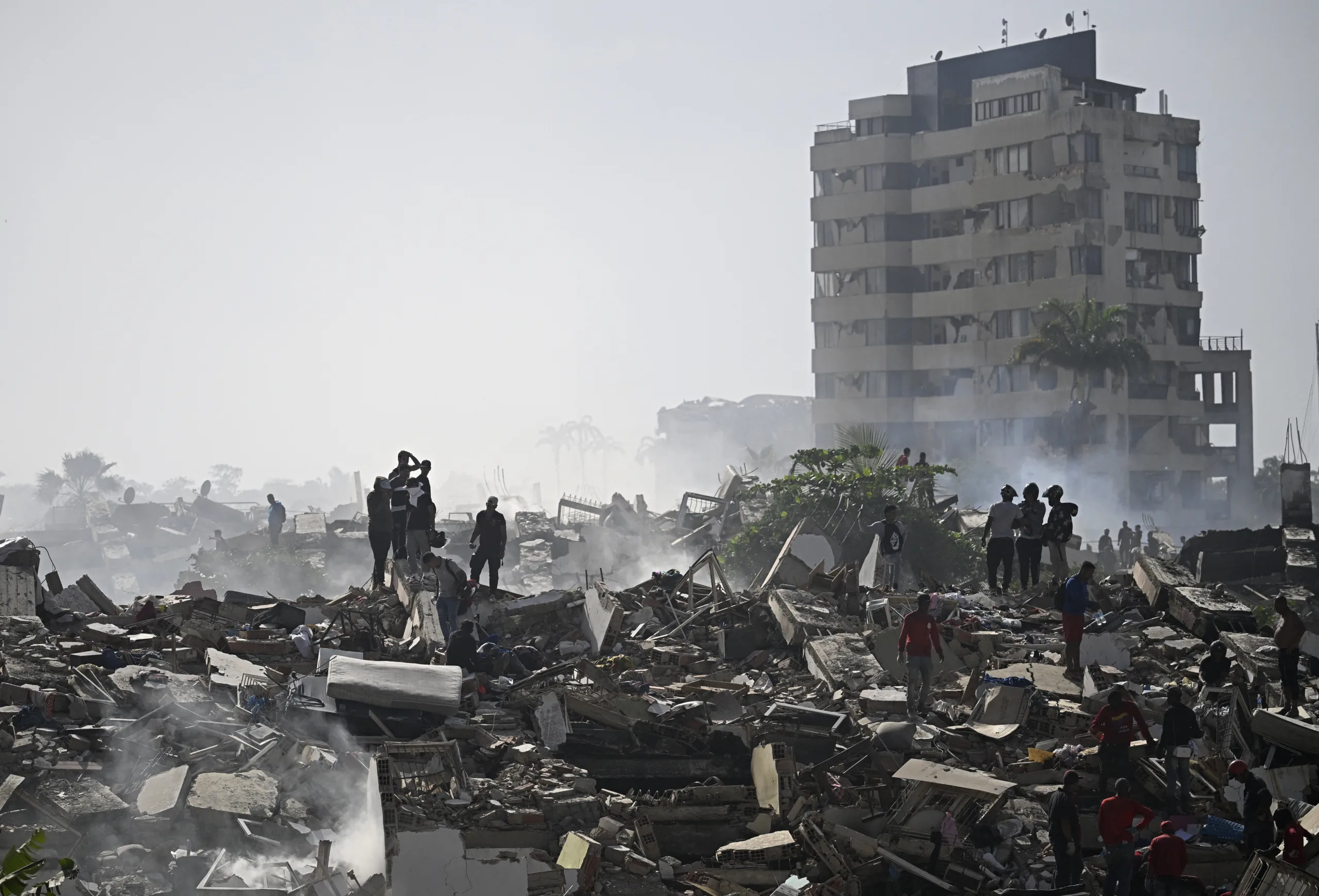 Sobe para 235 número de mortos em terremotos na Venezuela; Itamaraty confirma morte de dois brasileiros