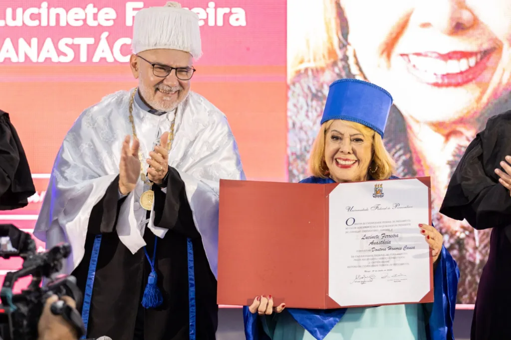 Anastácia foi reconhecida pela UFPE pro sua contribuição à força da música nordestina