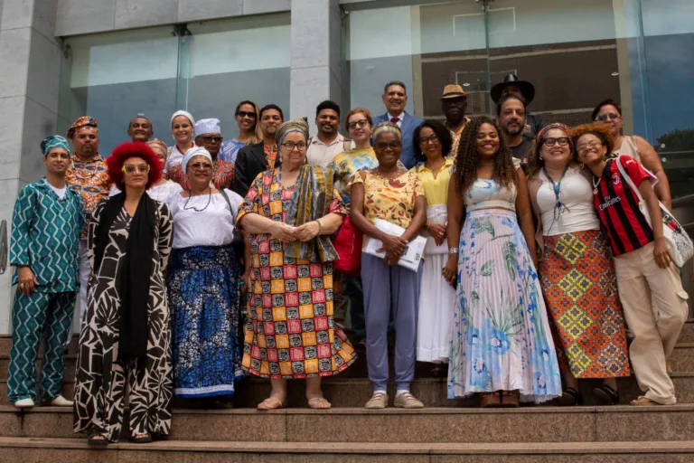 Lideranças e representantes de entidades negras de Pernambuco se reuniram com o deputado João Paulo (PT), na Alepe