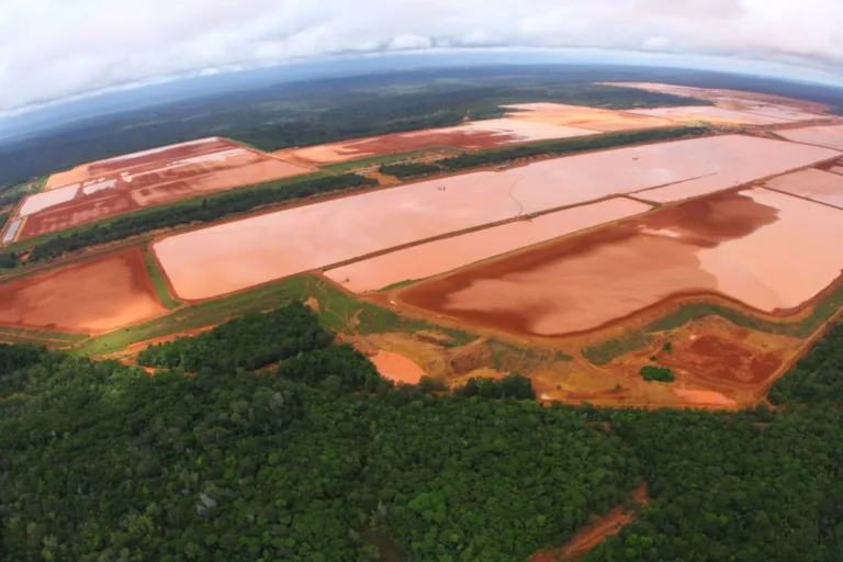Estudo alerta para risco subestimado a ribeirinhos e quilombolas com 30 barragens na Amazônia