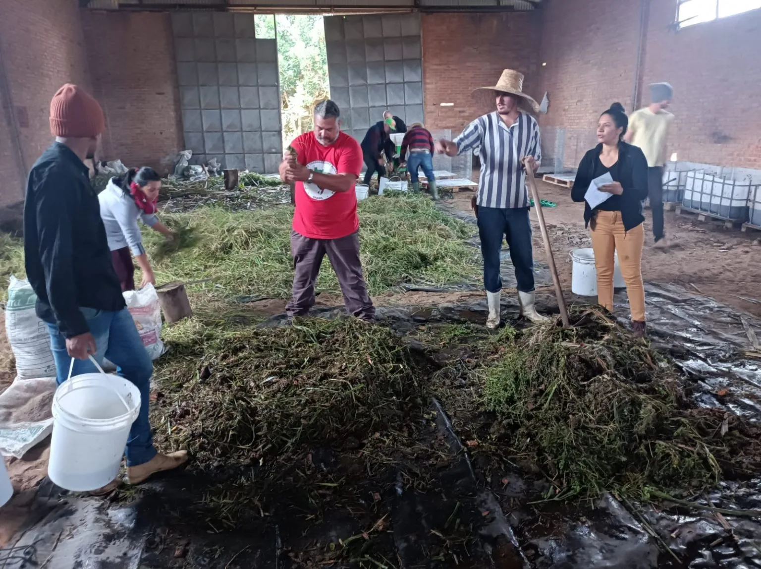 Curso sobre Bioinsumos no Instituto de Educação Josué de Castro, em Viamão (RS), do Movimento dos Trabalhadores Rurais Sem Terra