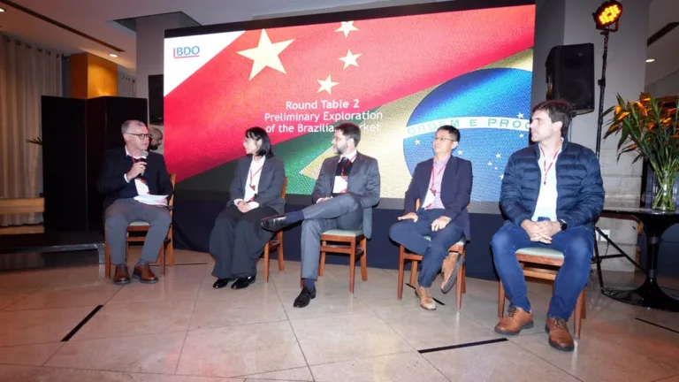 Delegação da China focada em soberania digital e comércio visita o Brasil