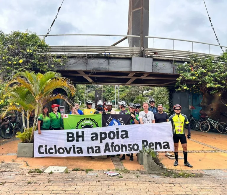 Em Belo Horizonte, governador come casca de banana e o prefeito destrói ciclovia