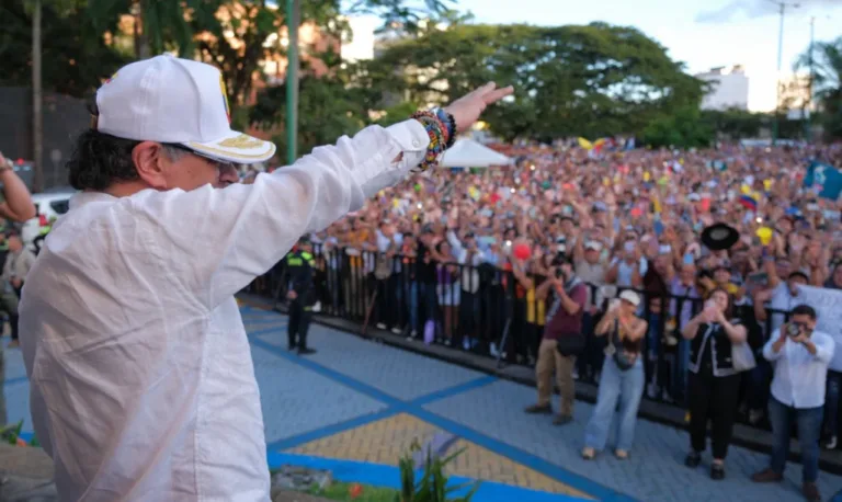 Petro denuncia ameaças em meio ao processo eleitoral colombiano