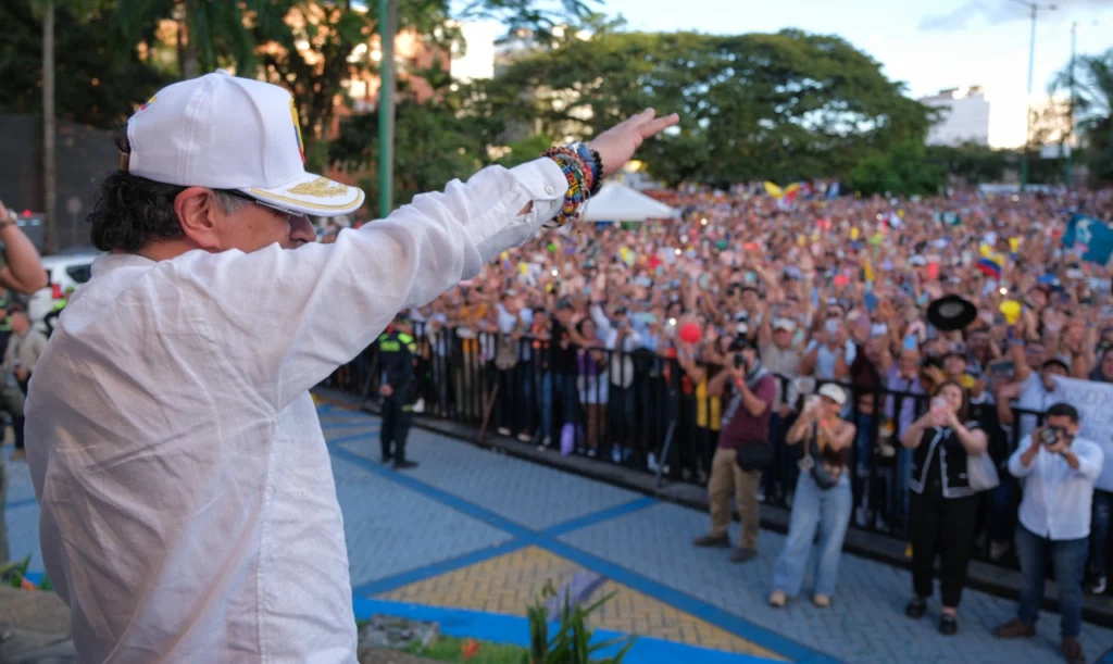 Presidente Gustavo Petro deixa cargo em 2026