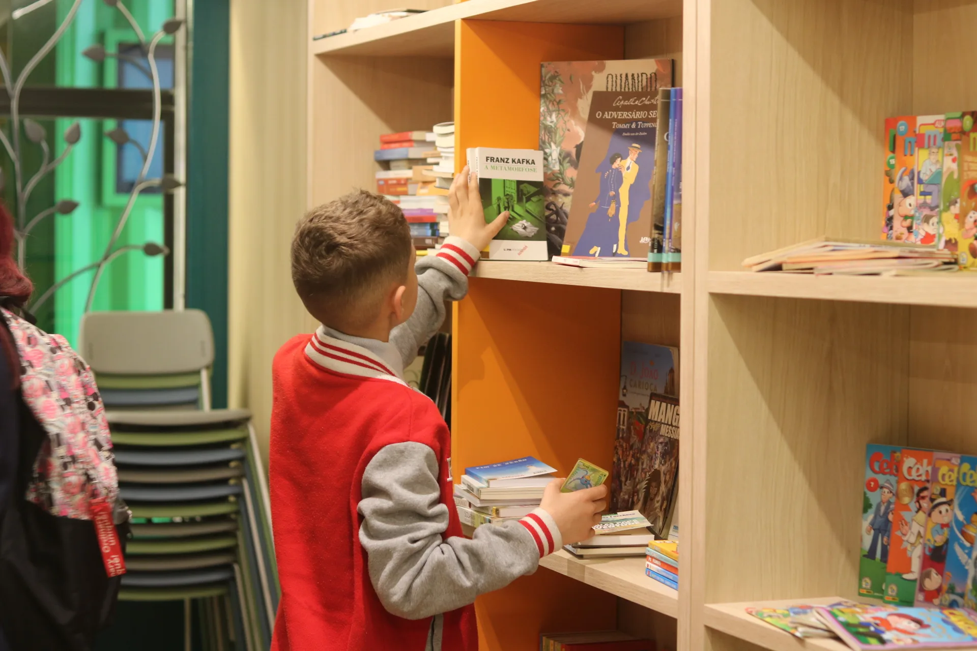 Atividade de mediação de leitura em uma das bibliotecas comunitárias que integram a Rede Beabah! no Rio Grande do Sul