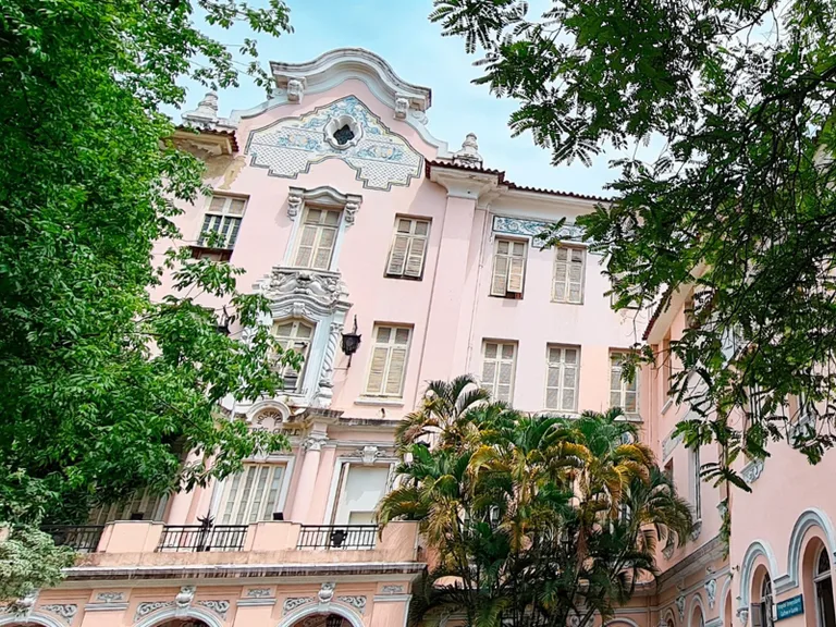 Fachada do Hospital Universitário Graffée e Guinle