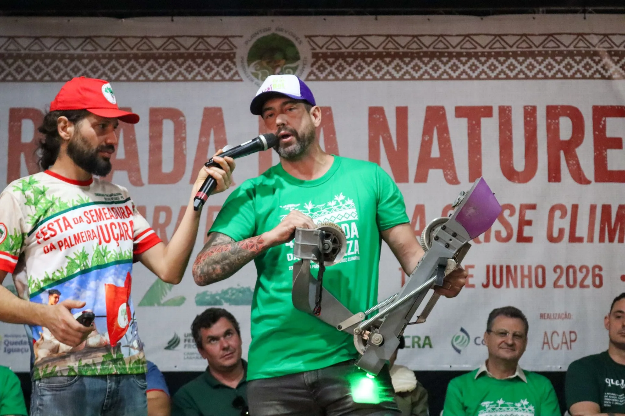 Durante a jornada, foi apresentado um robô que auxilia na colheita. 