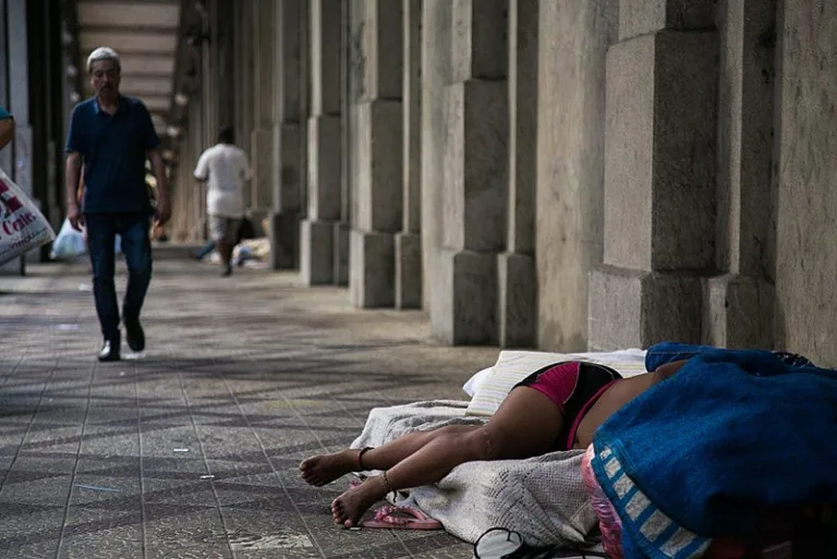 A população em situação de rua em Porto Alegre e a absurda tese da falácia gigantesca