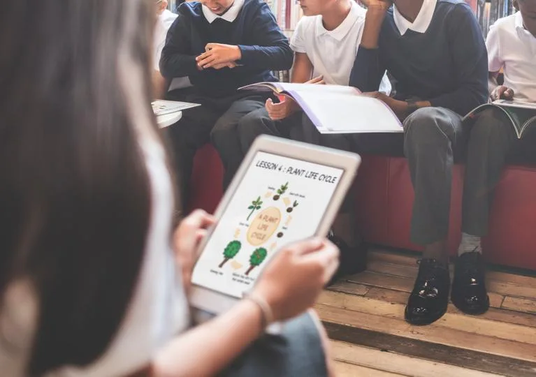O MEC PUBLICOU UM REFERENCIAL SOBRE IA NA ESCOLA