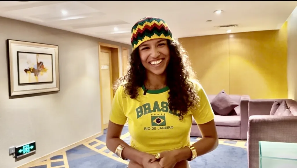 Atriz Nina Prado, intérprete de Luiza em O Deserto de Luiza, durante entrevista ao Brasil de Fato no Festival Internacional de Cinema de Xangai.