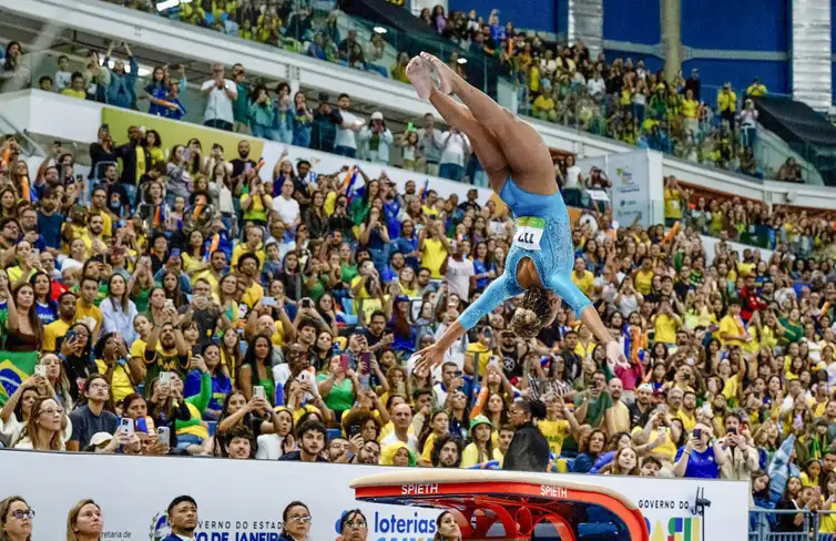 Performance de Rebeca foi o ponto alto de um dia que teve mais seis medalhas do Brasil