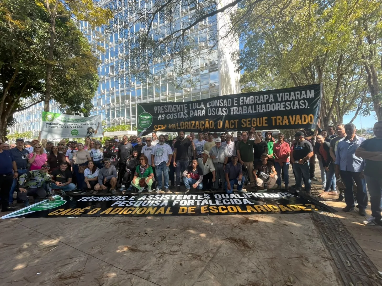 Manifestantes realizaram paralisação nacional e protesto na Esplanada dos Ministérios para pressionar por avanços nas negociações do ACT 2026/2027.