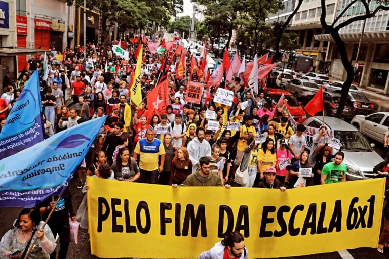 Atos em MG pressionam Senado pelo fim da escala 6x1 e pela redução da jornada de trabalho