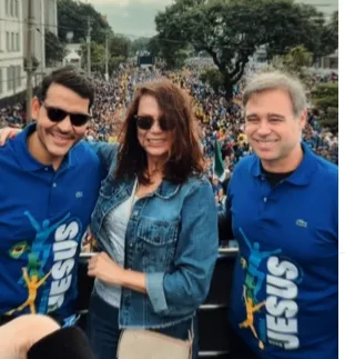 Jorge Messias e o ministro do STF, André Mendonça, na Marcha com Jesus.