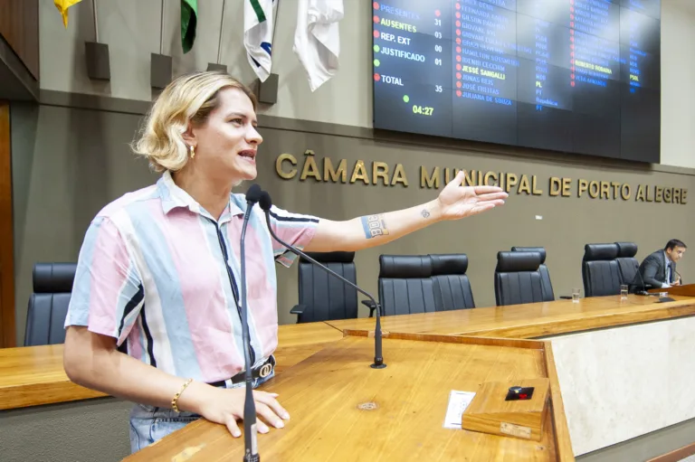 Porto Alegre aprova Lei ‘Identidades Vivas’ para garantir dignidade póstuma a pessoas trans