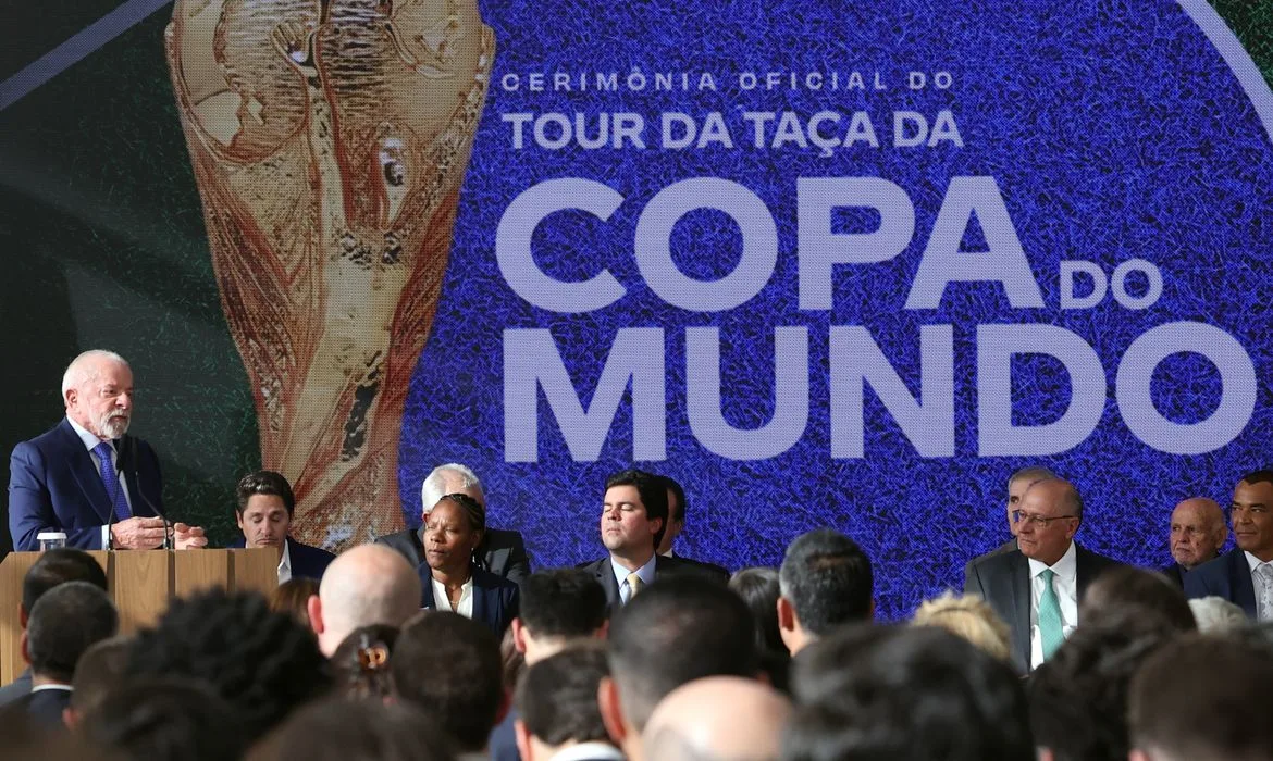 Presidente da República, Luiz Inácio Lula da Silva, durante cerimônia de apresentação das taças da Copa do Mundo de 2026 e da Copa do Mundo Feminina de 2027, realizado no Palácio do Planalto. Foto: Valter Campanato/Agência Brasil© Valter Campanato/Agência Brasil