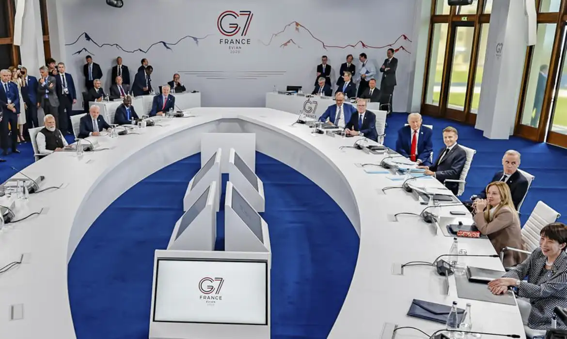 Presidente da República, Luiz Inácio Lula da Silva, durante reunião ampliada do G7 sobre o tema “​Relançar um crescimento econômico equilibrado, compartilhado e sustentável, em benefício de todos”, em Évian-les-Bains - França.