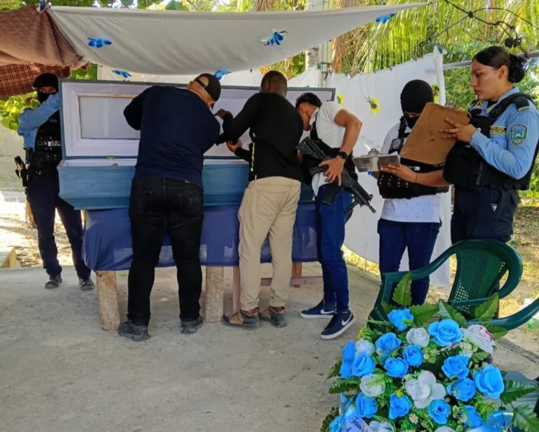 Diligência do Ministério Público identifica vítimas do massacre no Bajo Aguán e prepara enterro. honduras