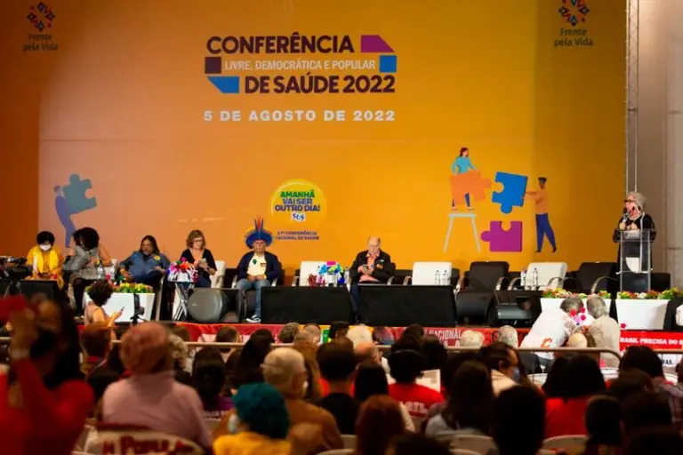 Frente pela Vida convoca movimentos sociais e populares a contribuir para a formulação de uma política de saúde realmente democrática e soberana. Encontro nacional ocorrerá no dia 7 de agosto, no Rio de Janeiro.