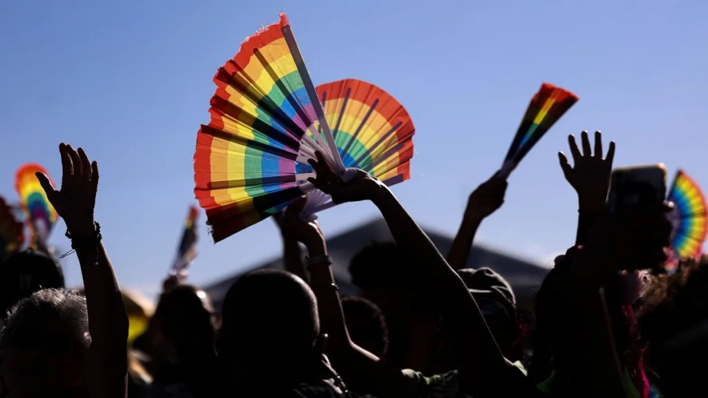 Parada do Orgulho LGBT+ de São Paulo chega à 30ª edição após três décadas de mobilização por direitos, visibilidade e cidadania.