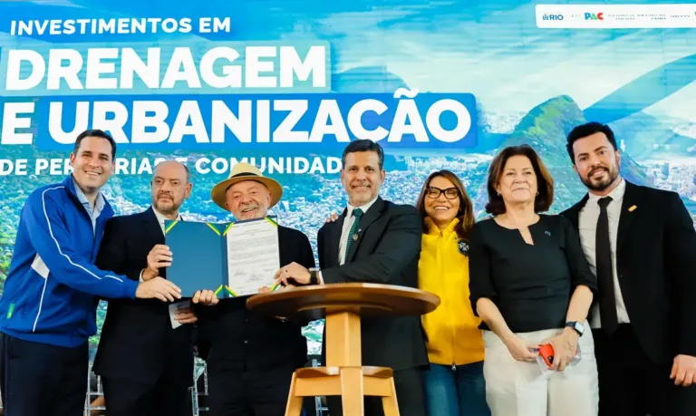 Lula anuncia mais de R$ 700 mi em investimentos em favelas do Rio de Janeiro