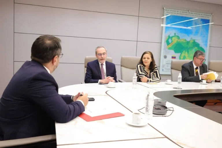 Representando o governo brasileiro, destacou-se o encontro com líderes empresariais do país, chefiado pelo embaixador Alex Giacomelli