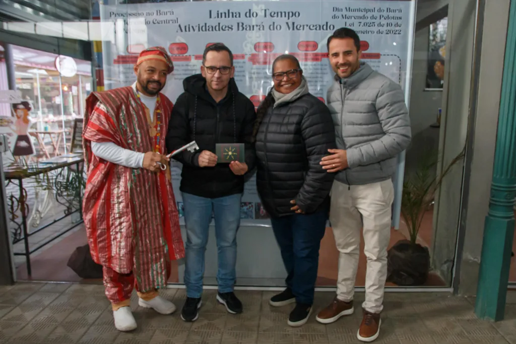 Lançamento do Postal Turístico em referência ao Orixá Bará do Mercado Central de Pelotas, em 2025