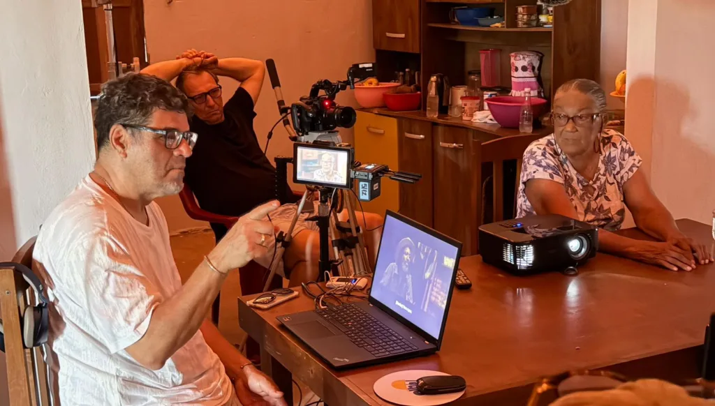Renato Barbieri durante gravação; cineasta tem trajetória marcada por obras de relevância social, ambiental e artística