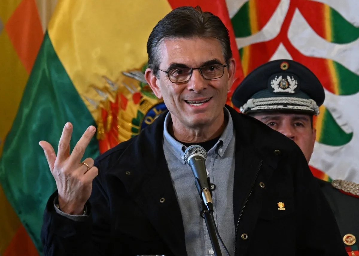 Rodrigo Paz discursa na a cerimônia de posse do Ministro da Defesa, Ernesto Justiniano
