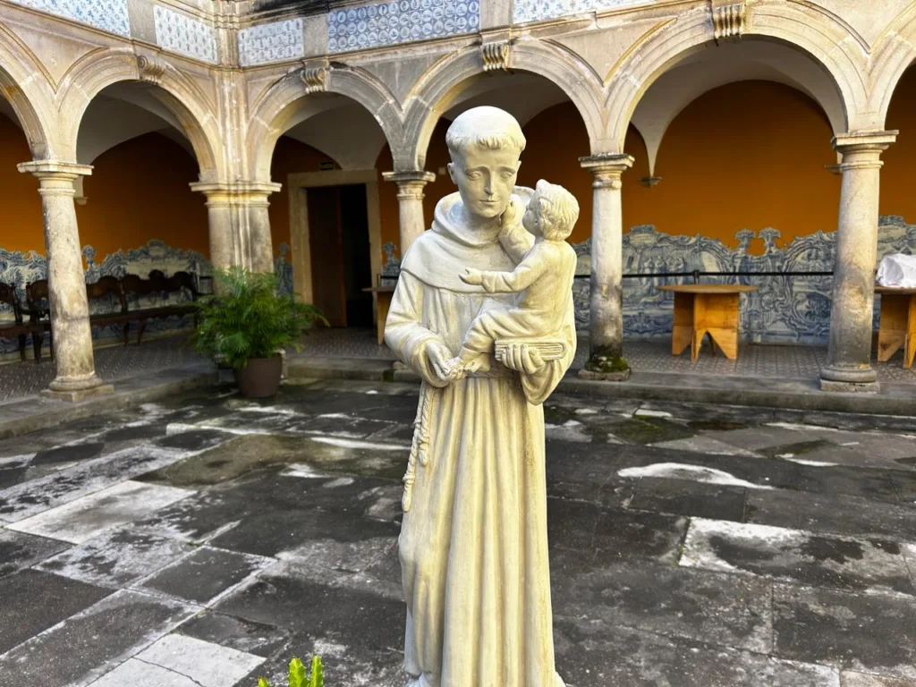 Santo Antônio é copadroeiro do Recife, onde possui um bairro e um convento com seu nome