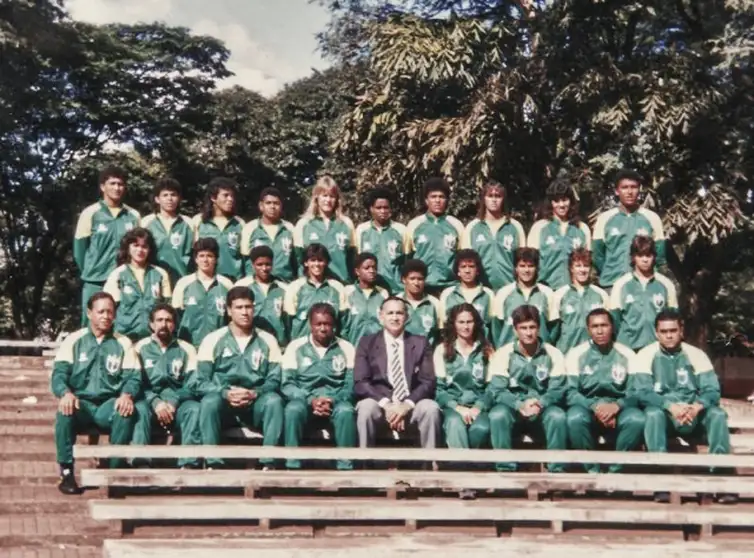 Brasília (DF), 02/06/2026 – Seleção feminina de futebol posa para foto em Teresópolis, Rio de Janeiro, Brasil 1991 Foto: Museu do Futebol/Divulgação Seleção feminina de futebol posa para foto com comissão técnica em Teresópolis, Rio de Janeiro, Brasil 1991 Foto: Museu do Futebol/Divulgação