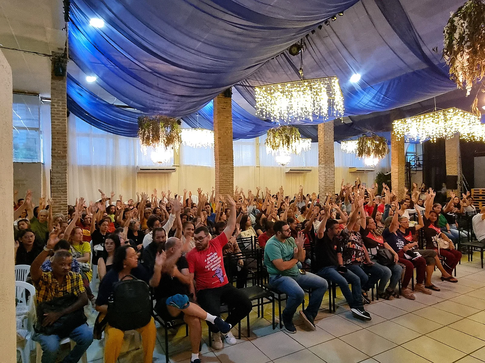 Em Olinda (PE), professores denunciam não pagamento do piso pela prefeitura e ameaçam greve
