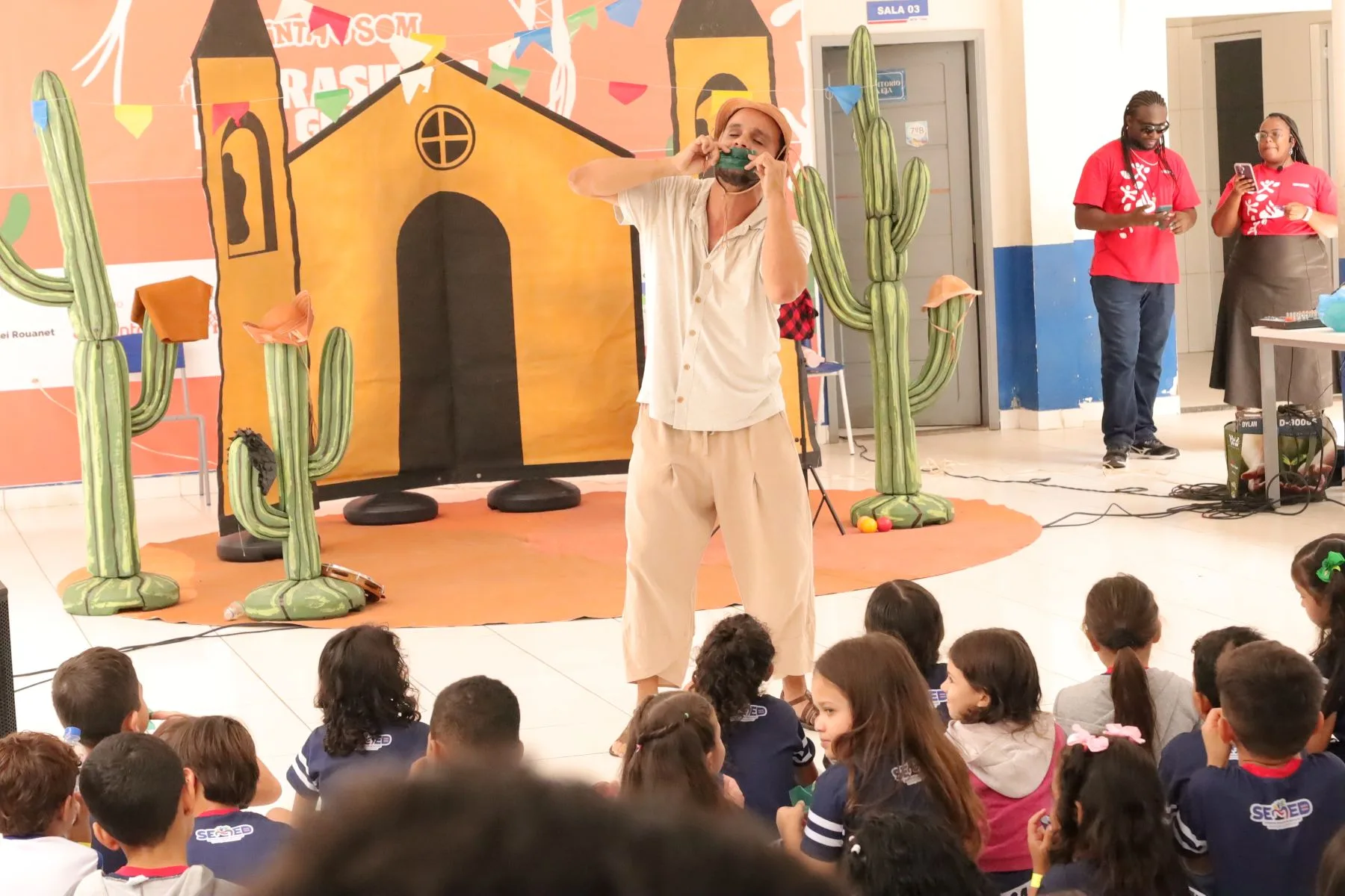 Estudantes da Bomba do Hemetério e da UR-2 celebram Luiz Gonzaga em apresentação musical no Recife