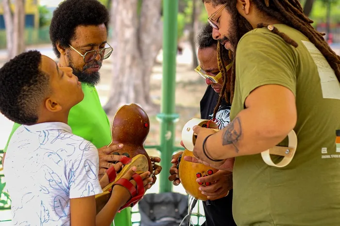Quilombo Xambá, em Olinda (PE), oferece curso gratuito que une música, tecnologia e criação de instrumentos