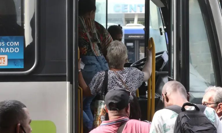 Custo tarifário e a precariedade do transporte geram obstáculos concretos à continuidade do cuidado em saúde
