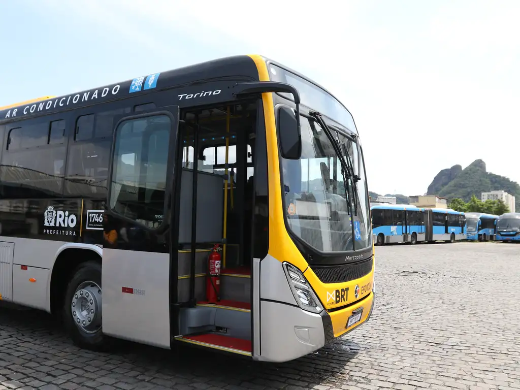 Novo modelo de ônibus em operação do BRT na cidade do Rio de Janeiro