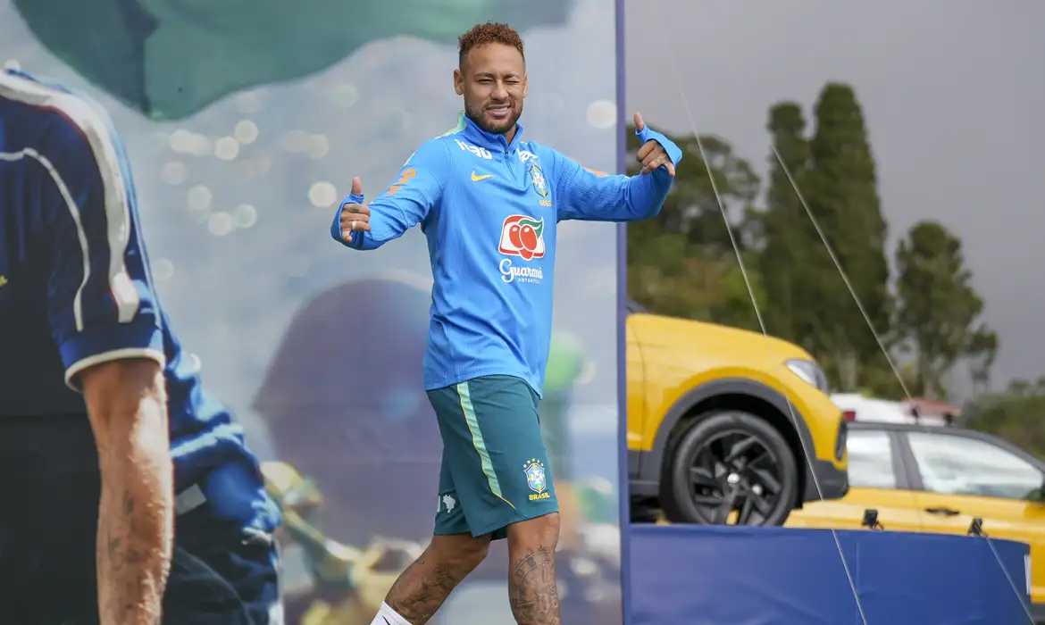 ‘Neymar na Copa mostra que quem manda no futebol brasileiro são as grandes corporações’, diz ativista