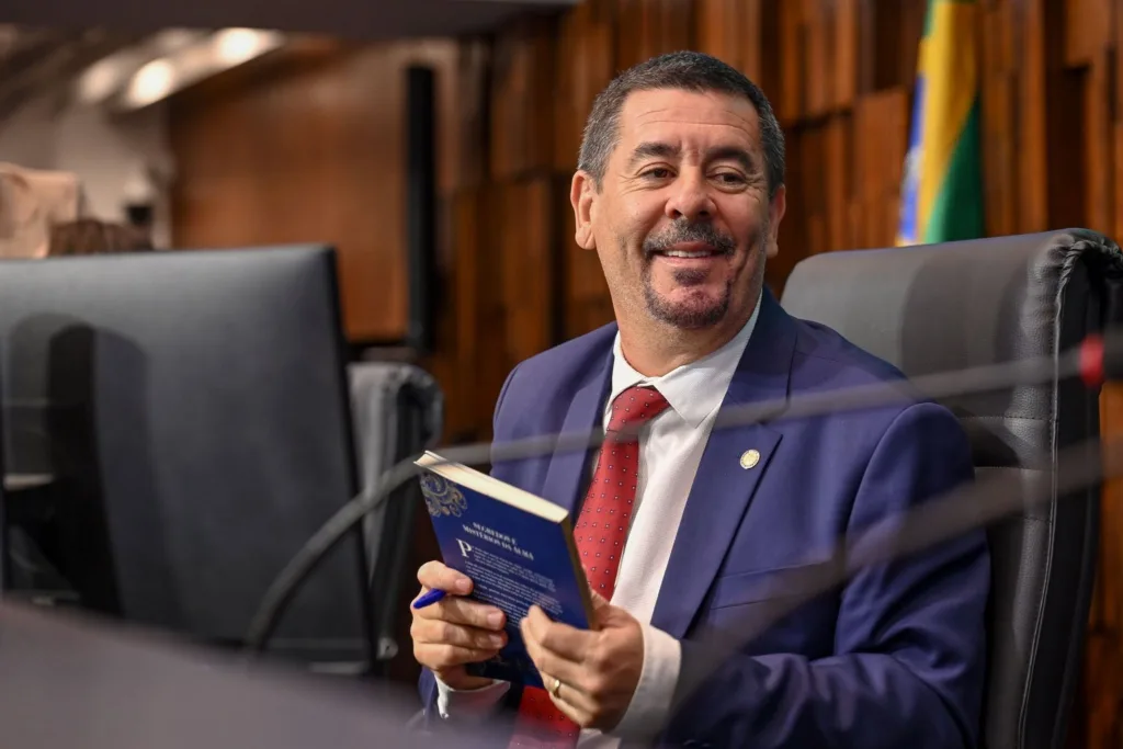 Deputado Val Ceasa está em seu segundo mandato na Alerj