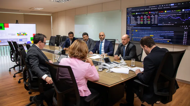 Governador interino do RJ, Ricardo Couto vai à Brasília discutir dívida com a União