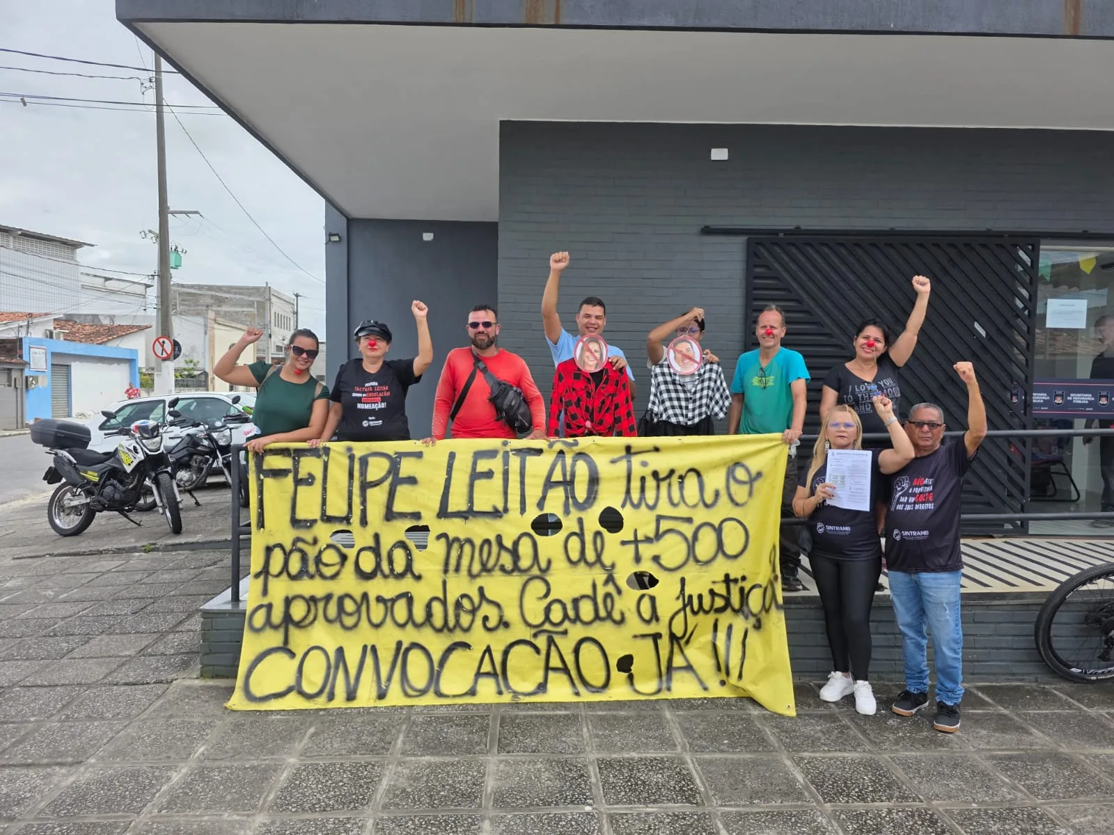 Sintramb em protesto por convocação de aprovados em concurso de Bayeux (PB).