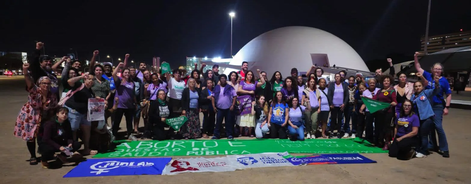 Ato em Brasília reúne mulheres contra o ‘PDL da Pedofilia’ aprovado no Congresso