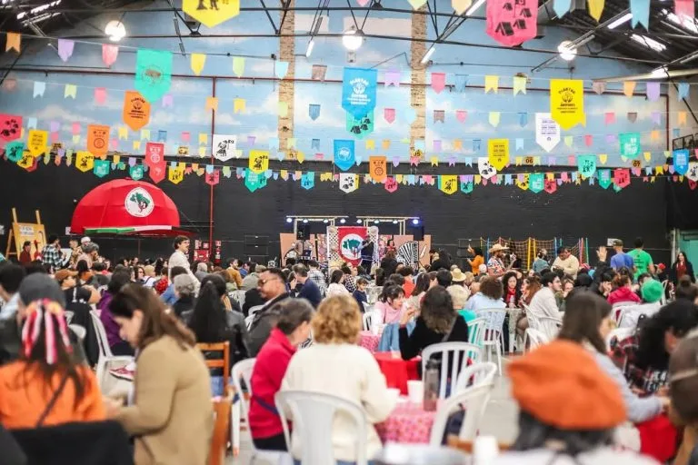 Evento é aberto ao público, com brincadeiras, quadrilha junina, atividades culturais e exibição de jogo da Copa do Mundo